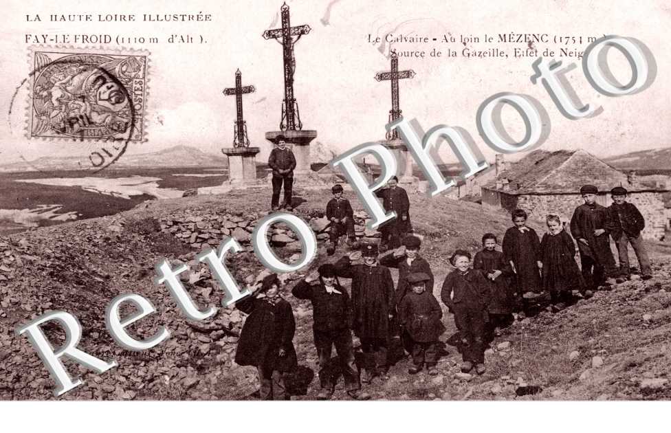 le calvaire, au loin mezenc, source de la gazelle effet de neige
