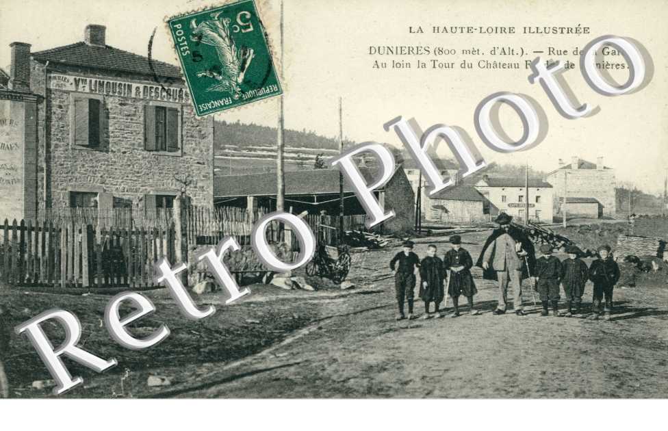 rue de la gare, au loin la tour du chateau feodal des dunieres