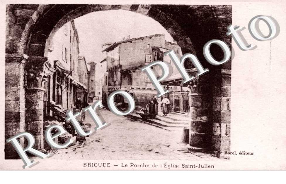 le porche de l'Eglise saint Julien