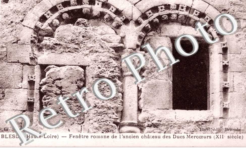 Fenetre Romane de l'Ancien Chateau des Ducs de Mercoeurs