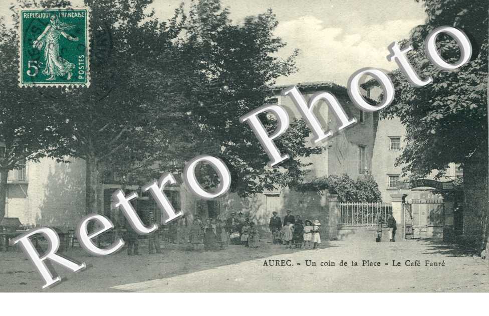 un coin de la place le cafe Faure