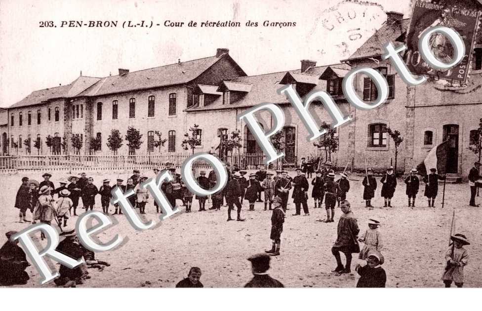 Cour de recreation des Garcons