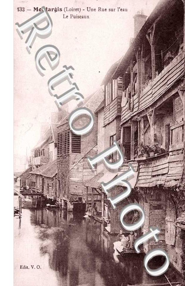 une rue sur l&#039;eau Le Puiseaux