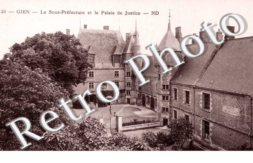 La Sous-prefecture et le palais de justice