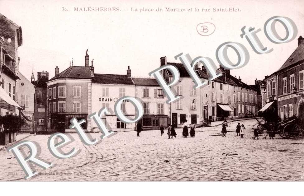 la place du martroi et la rue saint eloi