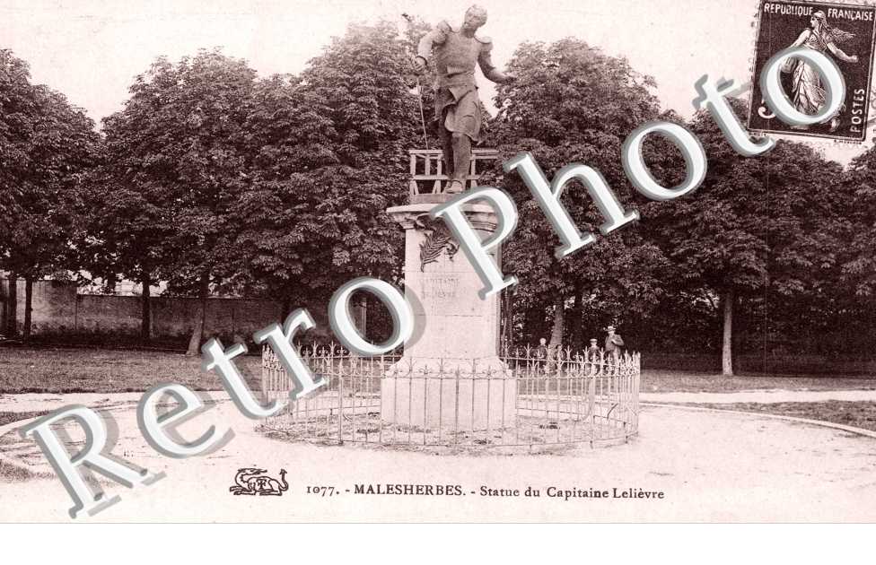 Statue du Capitaine Lelievre
