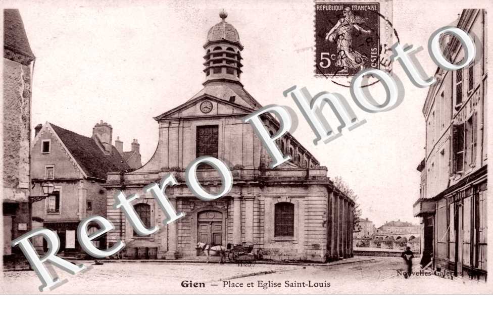 Place et Eglise Saint-Louis