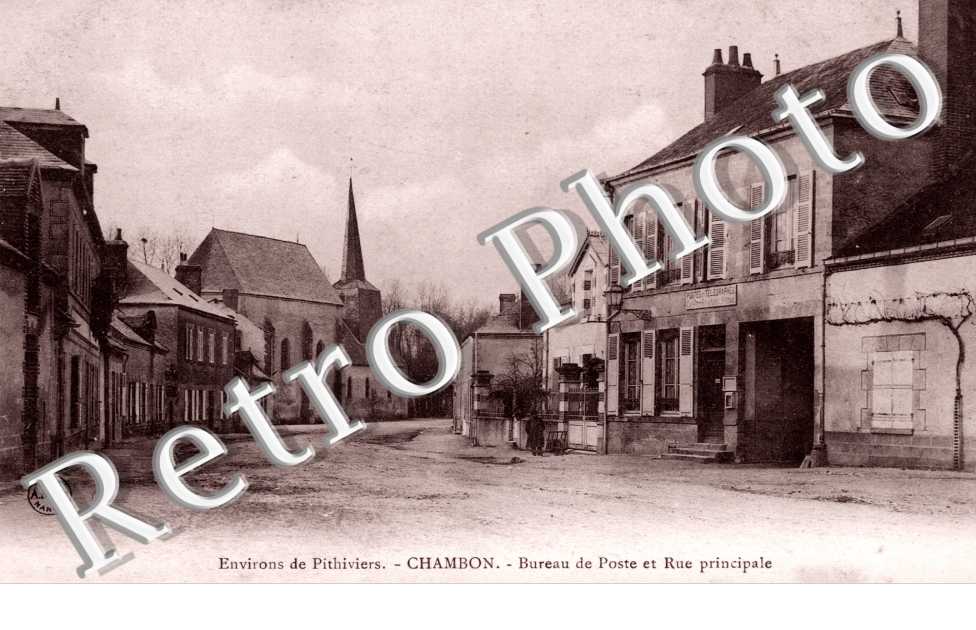 bureau de poste et rue principale