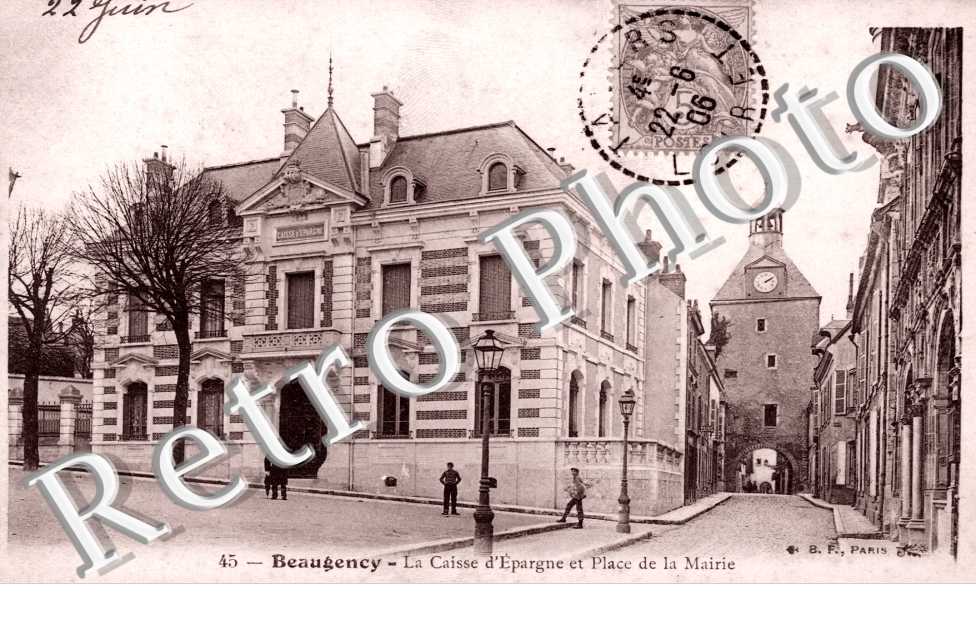 La Caisse d&#039;Epargne et Place de la Mairie