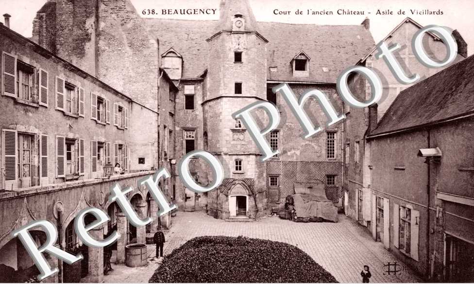 Cour de l&#039;ancien Chateau, Asile de Vieillards