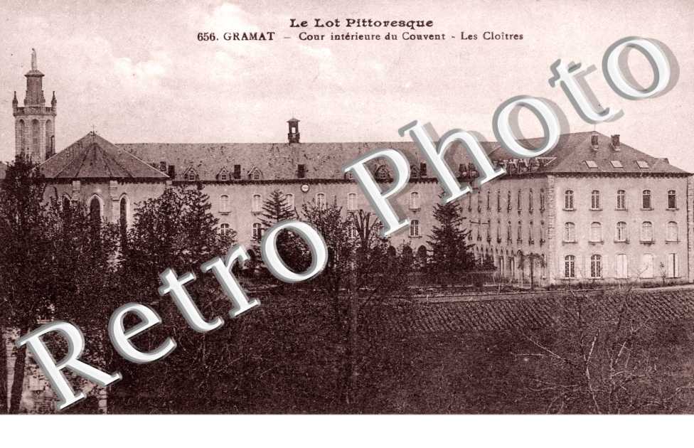 Cour interieure du Couvent les Cloitres