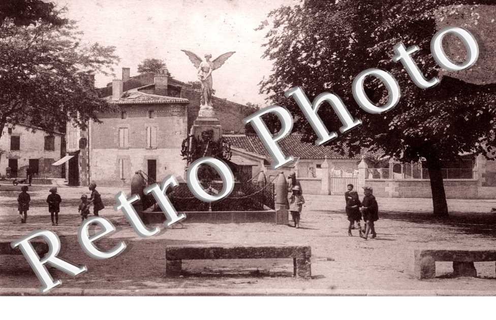 Le monument aux morts - Place de la repubique