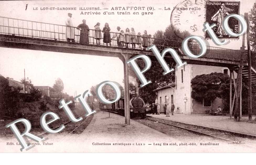 La passerelle - arrivee d&#039;un train en gare
