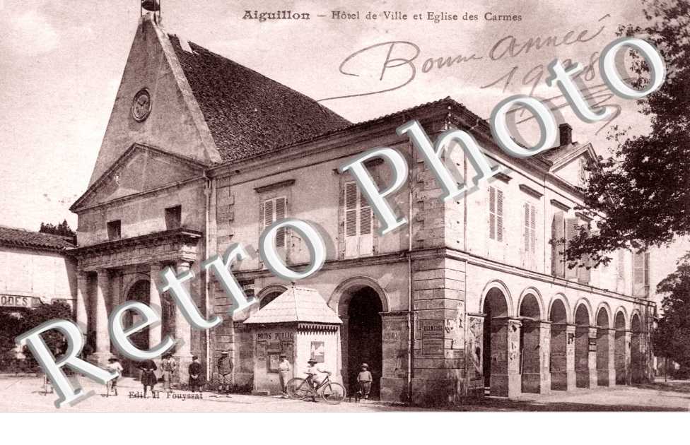 Hotel de Ville et eglise des Carmes