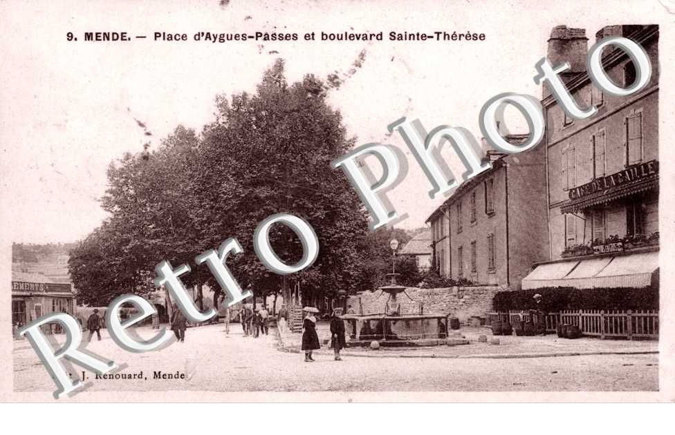 Place d&#039;Aygues-Passes et boulevard Sainte-Therese