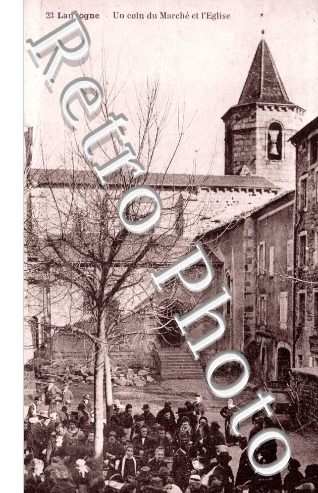 un coin du marche et l&#039;eglise