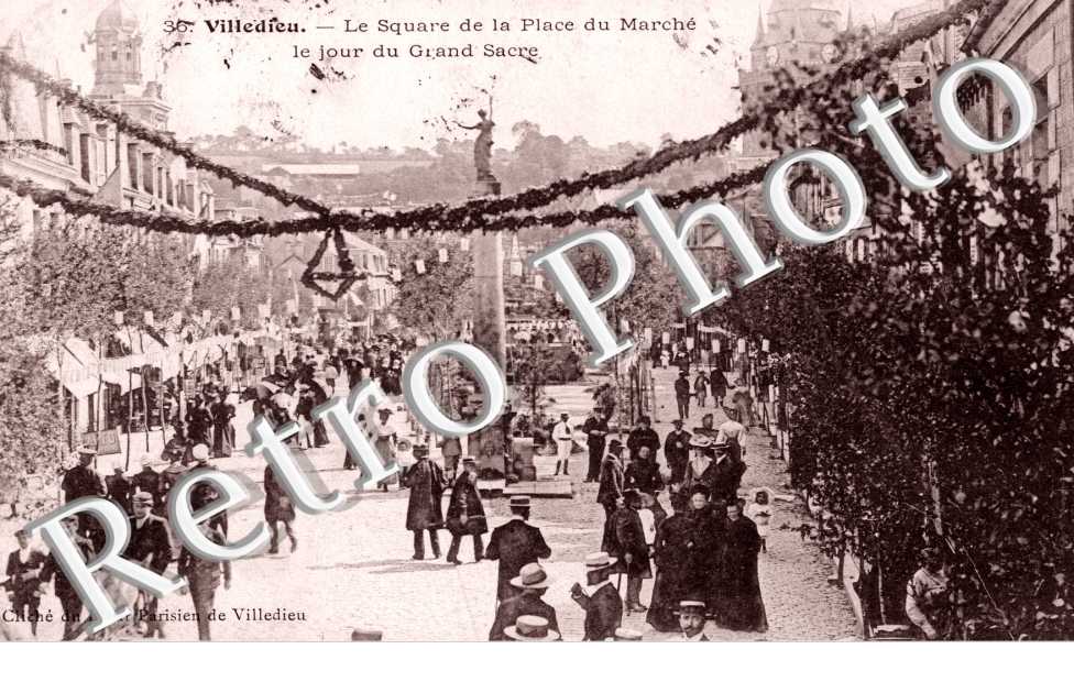 le square de la place du marche, le jour du grand sacre