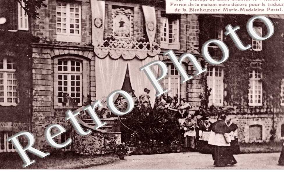 Abbaye, Perron de la maison mere