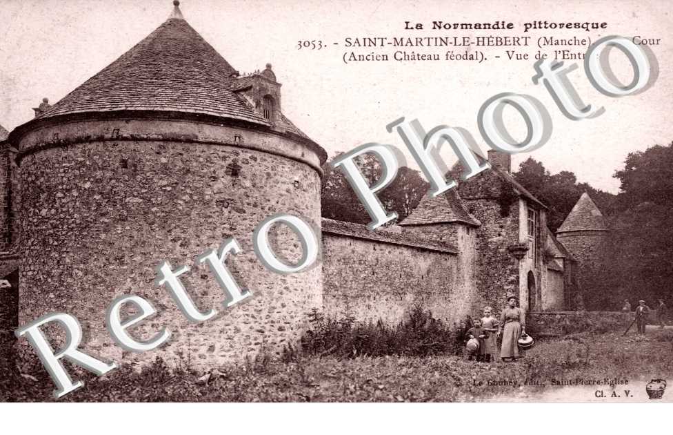La cour  - vue de l&#039;entree