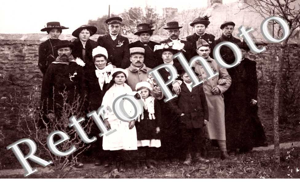 Famille Laurent en 1915 : Elise, Louise, Constant ,Augustine, Emile, Marie , Vincent Auvert