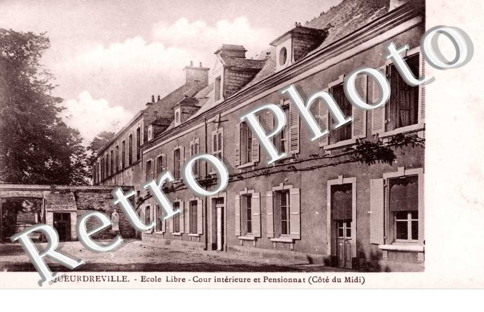 ecole libre, cour interieure et pensionnat