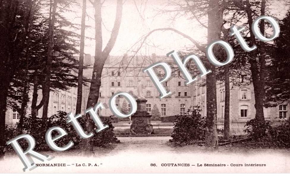 Le Seminaire, Cours interieure