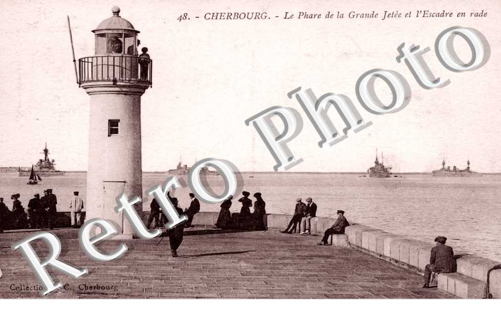 Le Phare de la Grande Jetee et l'Escadre en rade