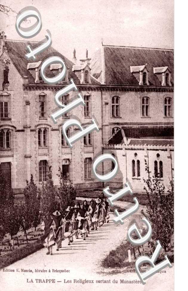 la Trappe, les religieux sortant du monastere