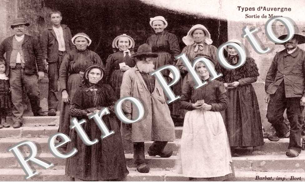 Types d'Auvergne - sortie de Messe