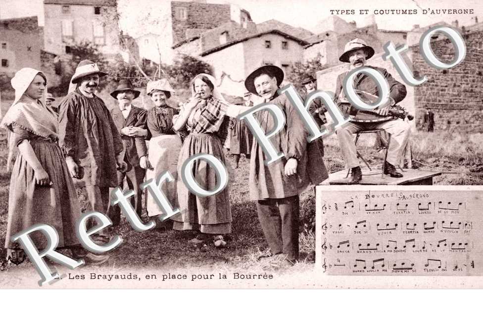 les Brayauds en place pour la Bourree