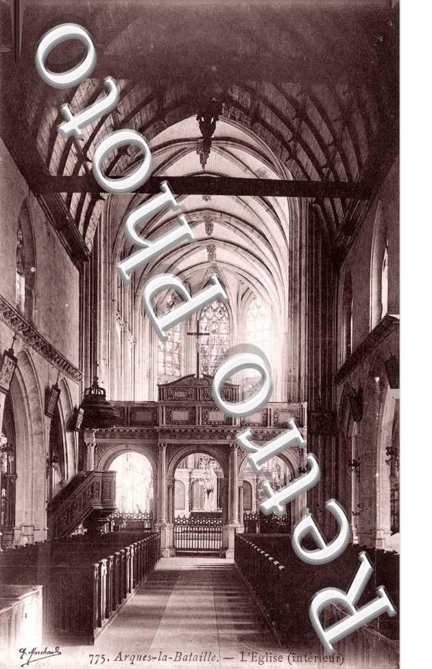 Interieur de l'eglise