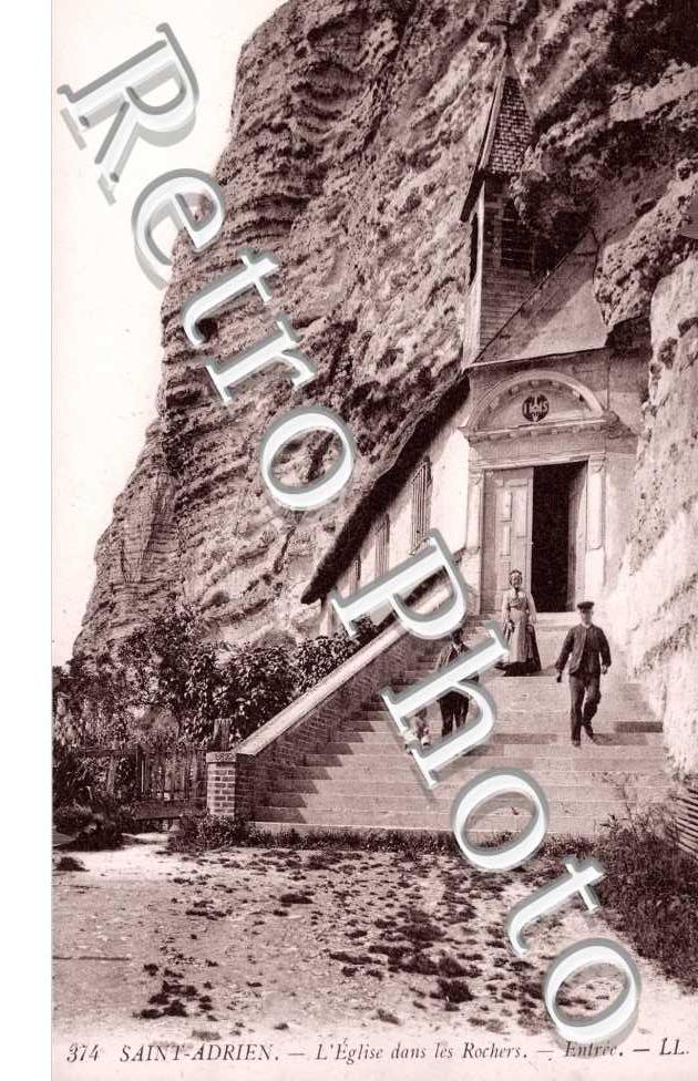 St Adrien, L&#039;Eglise dans les Rochers