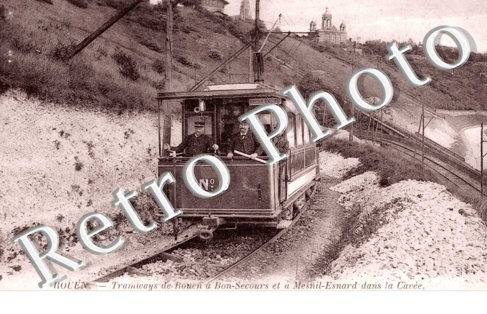 Le Tramway et Vue sur la Colline