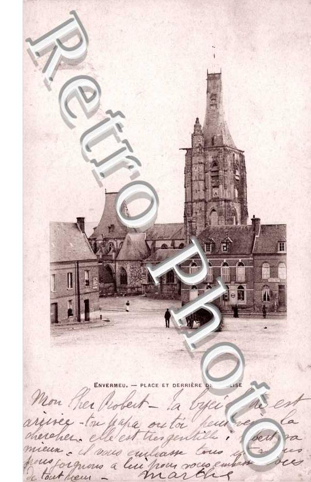 Place et derriere de l&#039;eglise