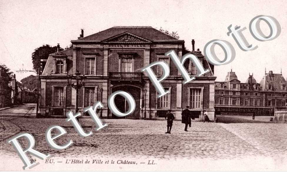 l'hotel de ville et le Chateau
