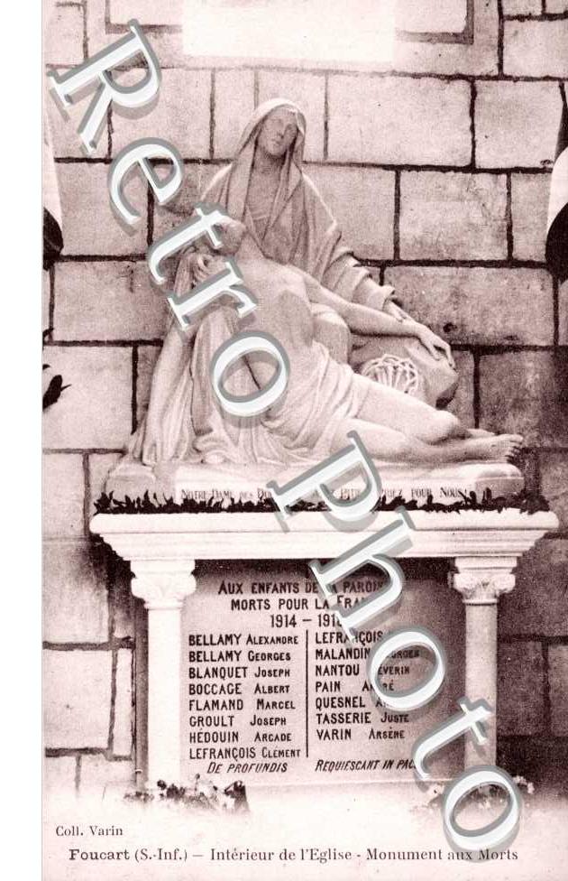 Interieur de l&#039;Eglise, Monument aux Morts