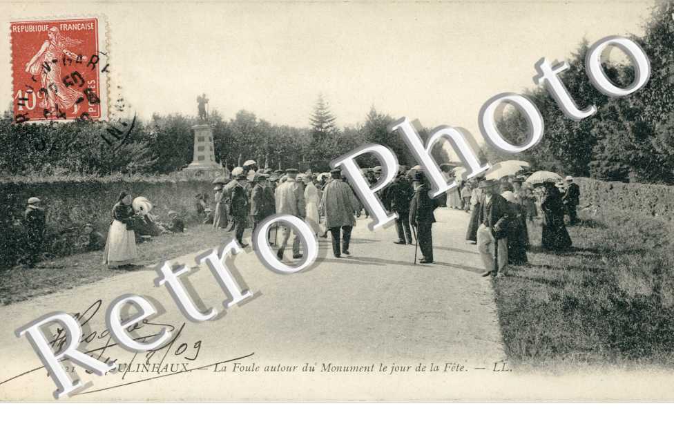 la foule du Monument le jour de la fete