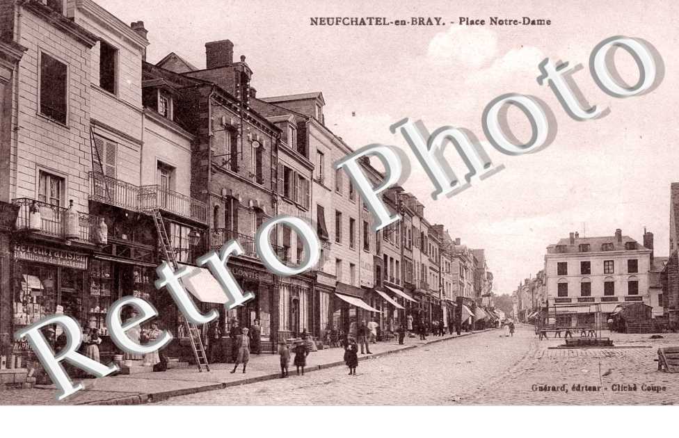 la Place Notre-Dame