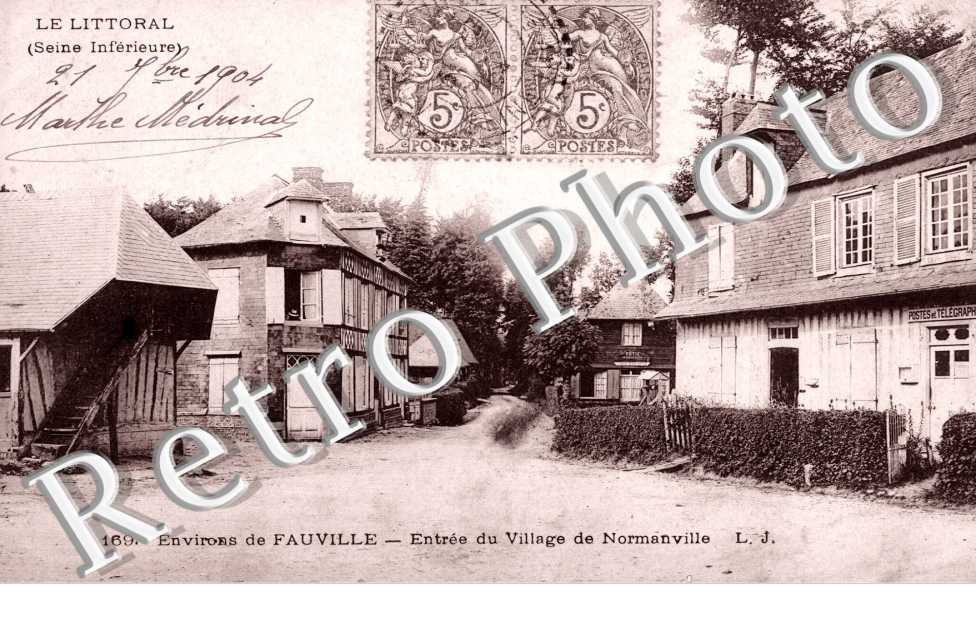 l&#039;Entree du Village de Normanville