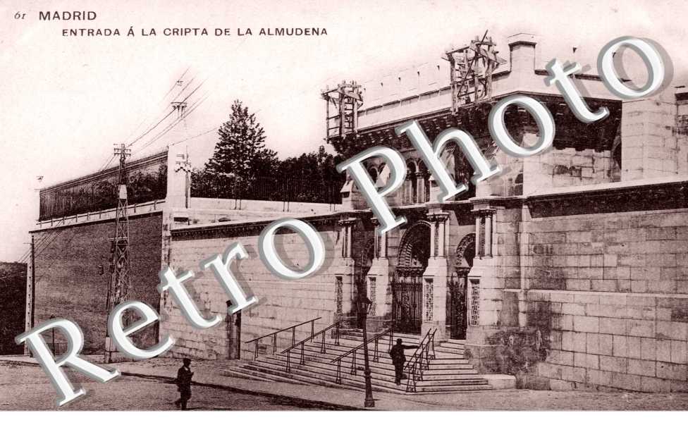 Entrada a la Cripta de la Almudena