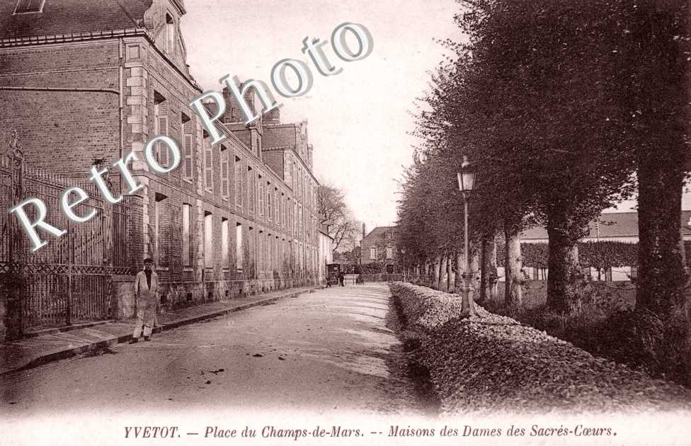 Place du Champ de Mars, Maisons des Dames des Sacres-Coeurs