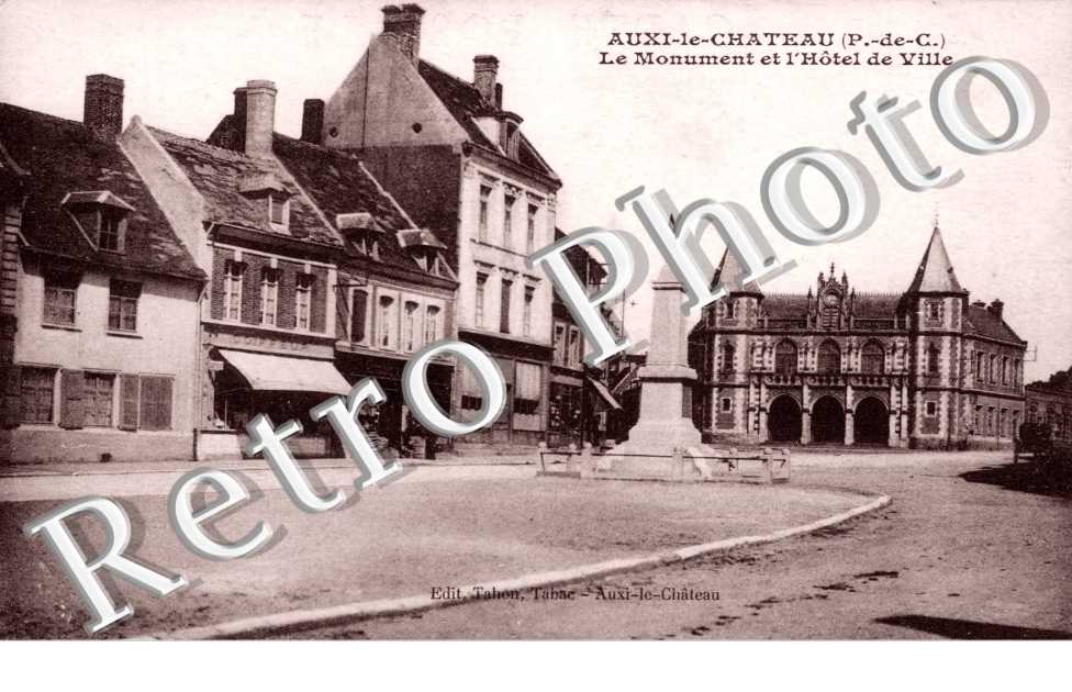 Le Monument et l'Hotel de Ville