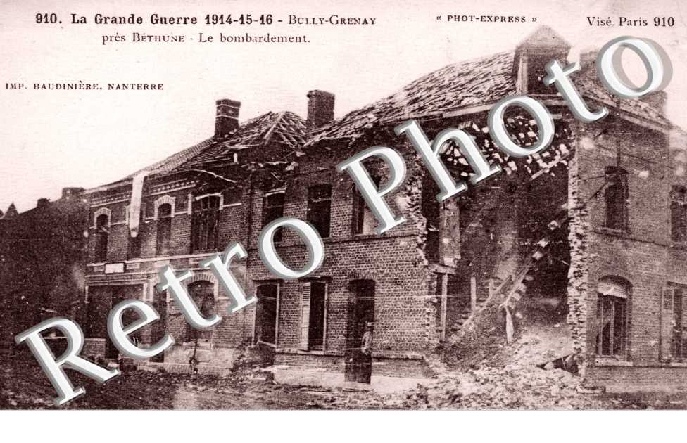 Apres le Bombardement - Un angle de rues