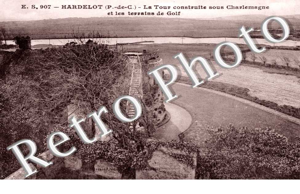 la tour construite sous Charlemagne et les terrains de golf