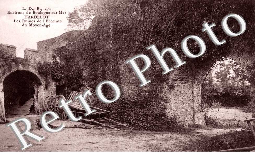 les ruines de l&#039;enceinte du Moyen-Age