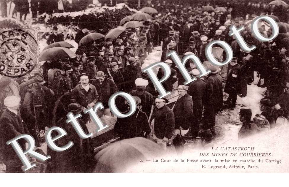 la cour de la Fosse avant la mise en marche du cortege