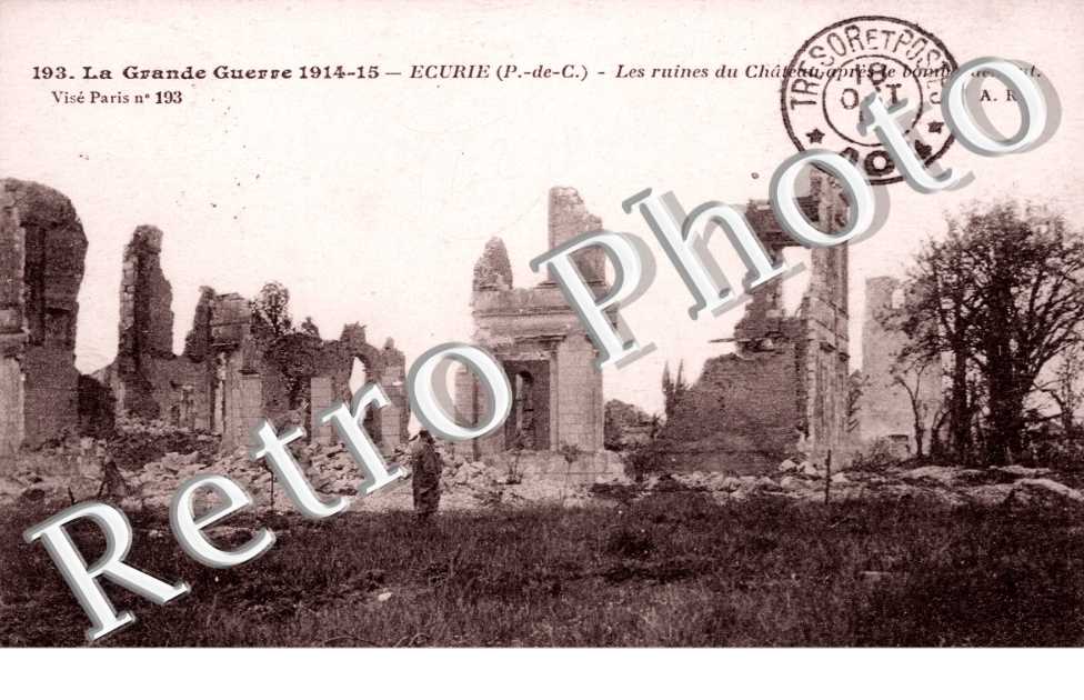 les ruines du chateau apres le bombardement
