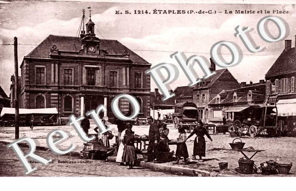 la Mairie et la place