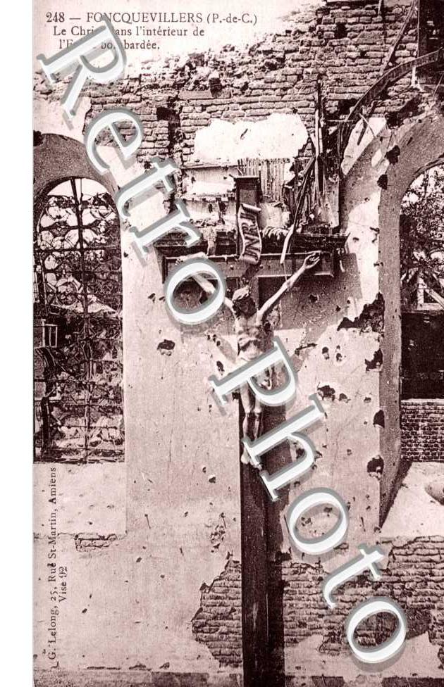 le Christ dans l&#039;interieur de l&#039;eglise bombardee