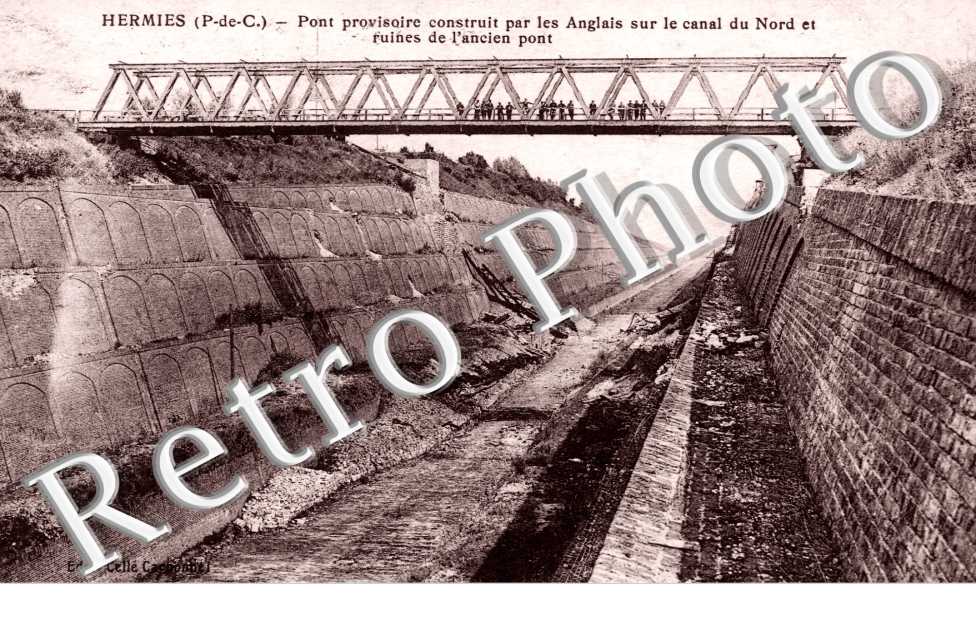 pont provisoire construit par les anglais sur le canal du Nord